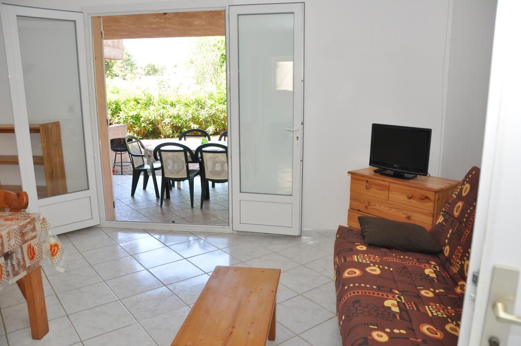 Aparthotel Sole E Mare Santa-Maria-Poggio  Habitación foto