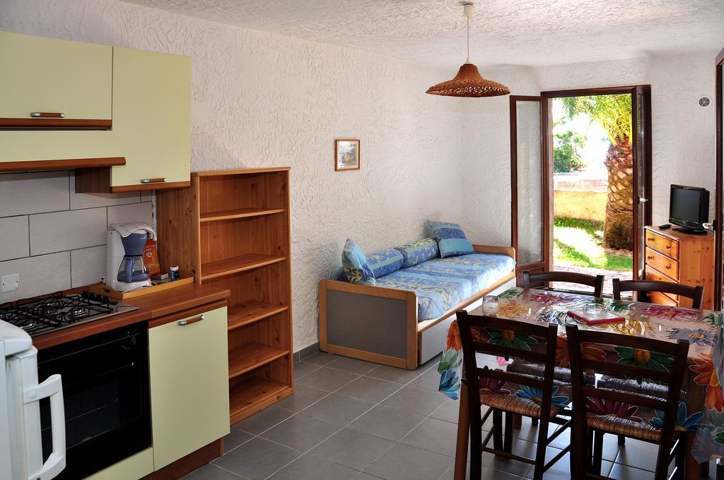 Aparthotel Sole E Mare Santa-Maria-Poggio  Habitación foto