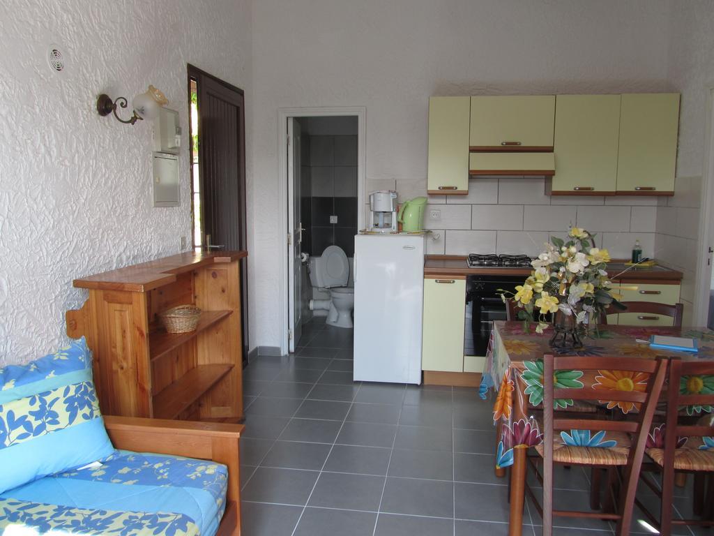 Aparthotel Sole E Mare Santa-Maria-Poggio  Habitación foto